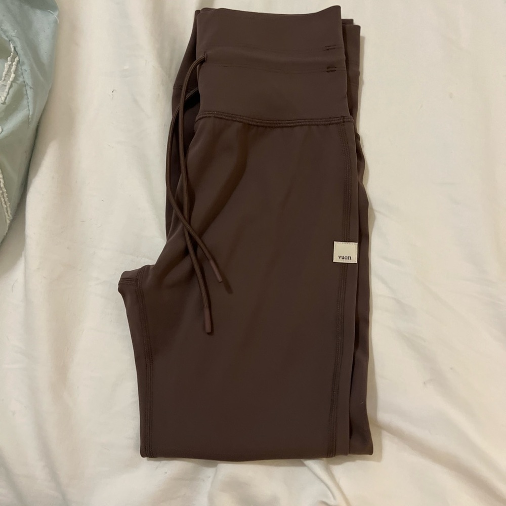 New vuori joggers. Mocha colored. Size small. Never worn.